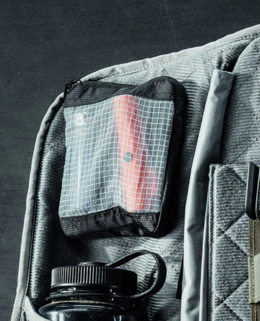 Fade View Pouch Small Black Schwarz