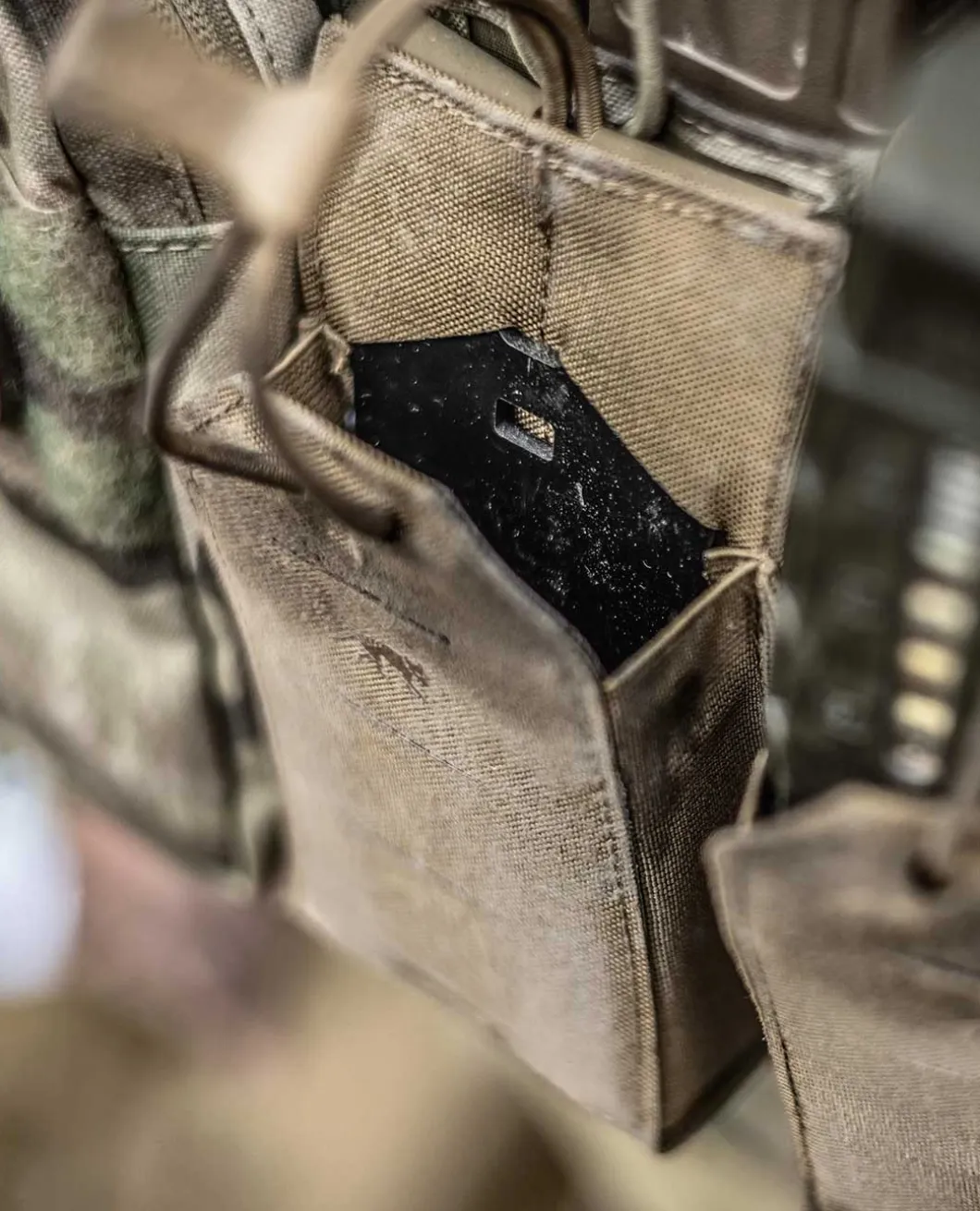 TT SGL Mag Pouch Clamp M4 Coyote Braun